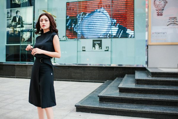 Mastering Wide-Leg Pant Styling: Expert Advice from Top Fashion Authorities in the UK