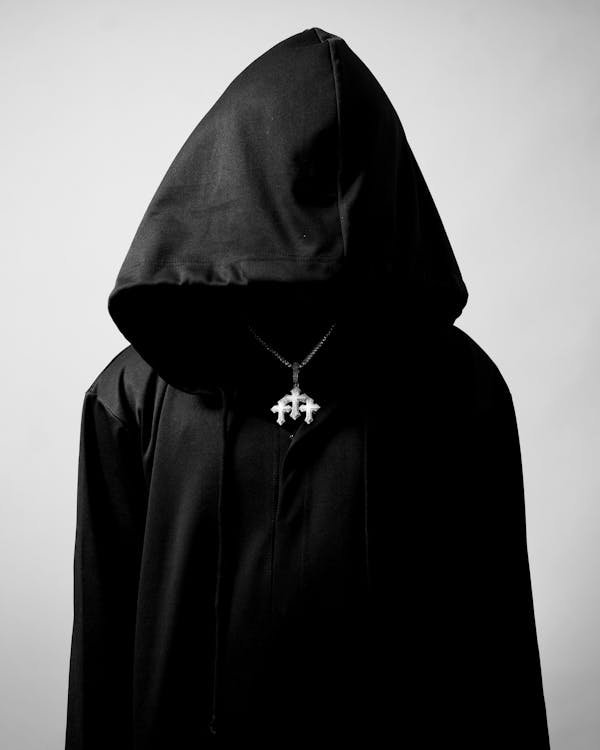 Discover the meaning behind the 3 cross necklace collection